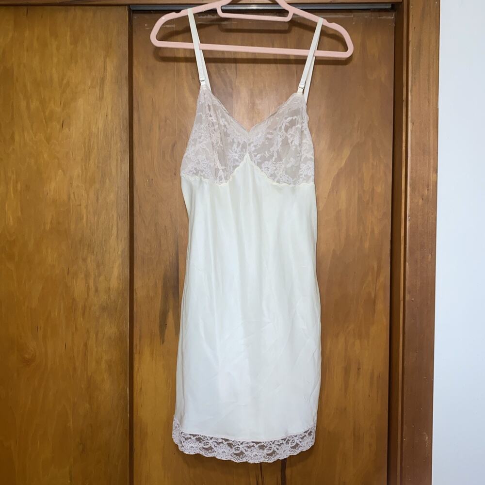Vintage Bali Creme Slip Lace Bodice & Hem Adjustable Straps Union Made In USA